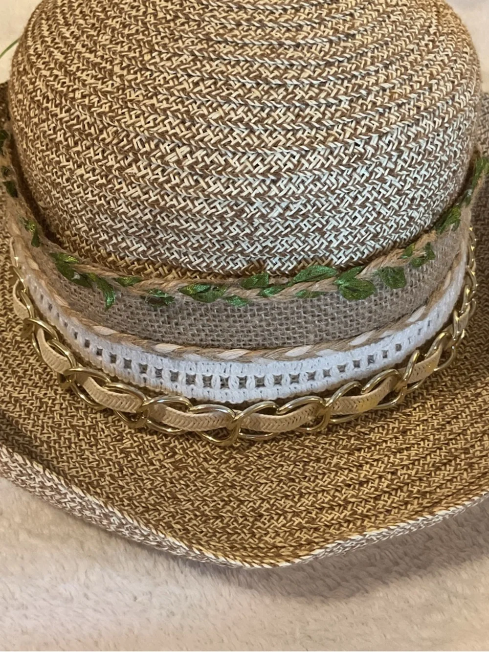 Vintage Villager Liz Claiborne Sun Hat Straw Green Leaf Gold Chain Detail - Picture 7 of 7